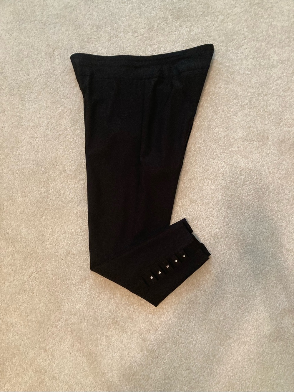 ATTYRE BLACK SIZE 8 CAPRI.